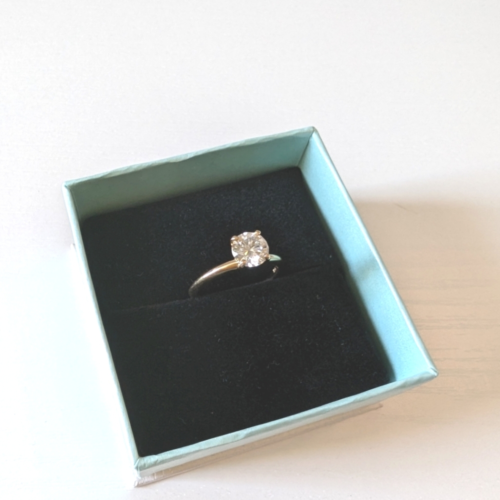 NWOT 10KT Yellow Gold Solitaire Engagement Ring with 1.00ct Moissanite Stone - Picture 6 of 9